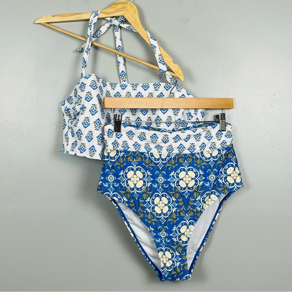 NWT Cupshe 2 piece halter high rise blue print bikini set, large.